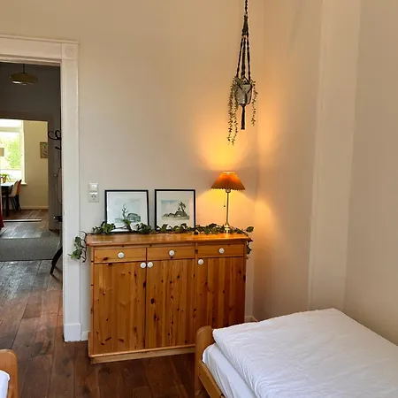 Schoene Altbauwohnung Direkt An Der Kesselschleuse! *