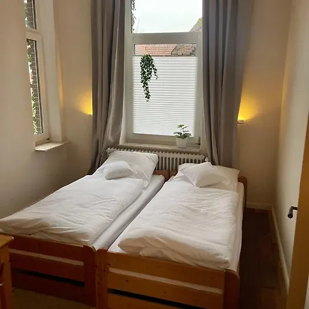 Schoene Altbauwohnung Direkt An Der Kesselschleuse!