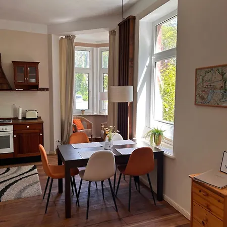 Schoene Altbauwohnung Direkt An Der Kesselschleuse! Daire *