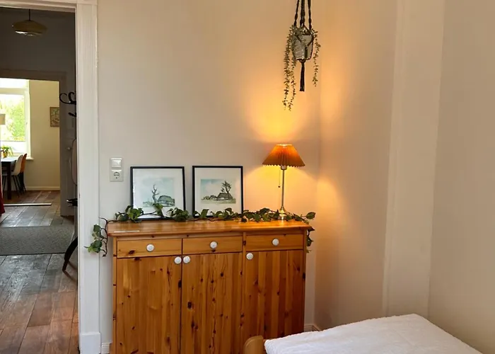 Schoene Altbauwohnung Direkt An Der Kesselschleuse! *